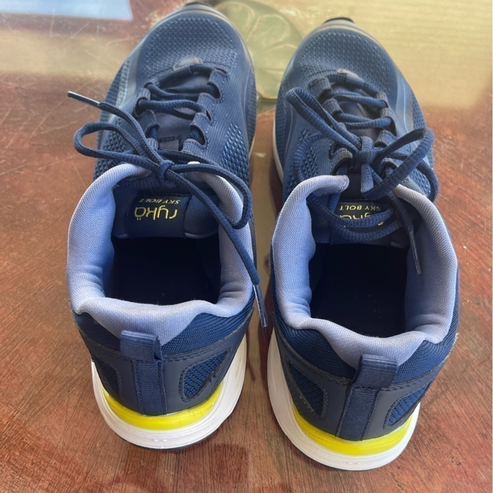 Sz 8 Ryka tennis shoe. - Picture 2 of 8